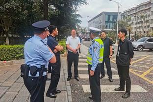 倒钩远射满天飞！英超官方双红会伟大进球：马夏尔首秀破门压轴